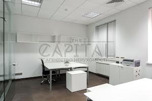 комерційна за адресою Київ, Саперно-Слобідська вул., 22