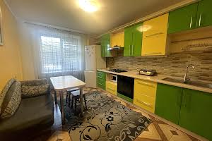 квартира за адресою Макарова, 56
