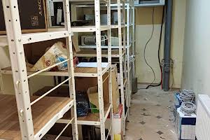 комерційна за адресою Красилівська вул., 9