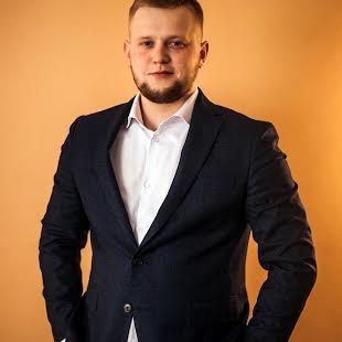 Максим Олександрович