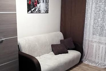 1831575736934133