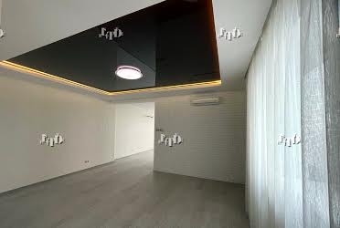 1835068701624205