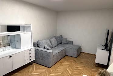 1835878956844209