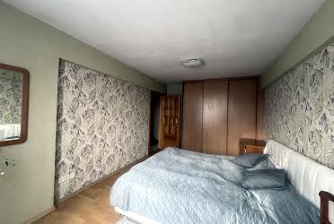 1834001632163286