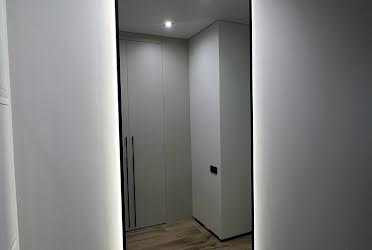 1831194311928381