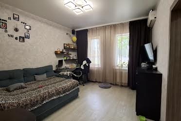 1835101630988445