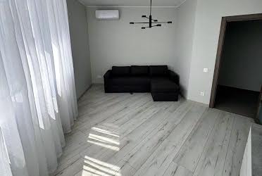 1832069932834467