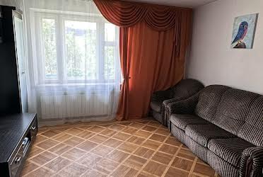 1834618943883615