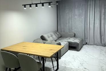 1835205288195756