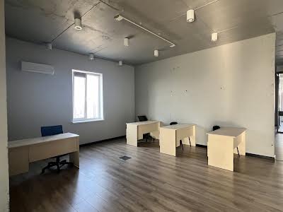 комерційна за адресою Трускавецька вул., 4Б