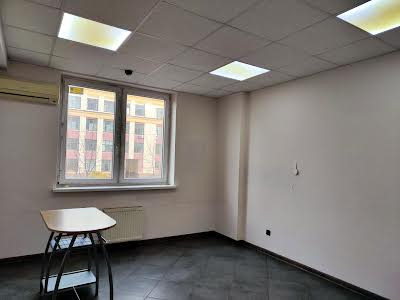 квартира за адресою Раїси Окіпної вул., 8