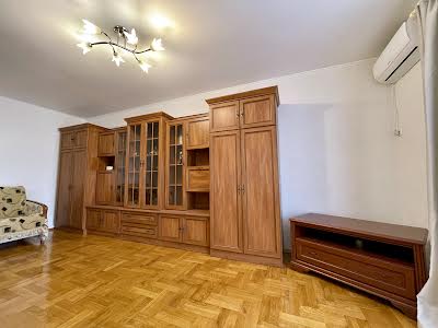 квартира по адресу Драгоманова ул., 44а