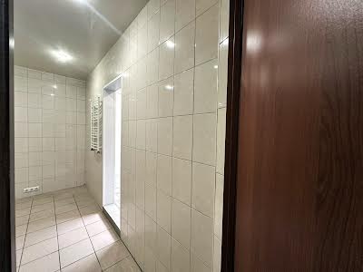комерційна за адресою Шевченка вул., 3