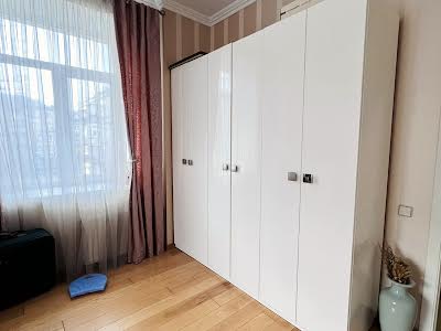 квартира по адресу Строителей ул., 30