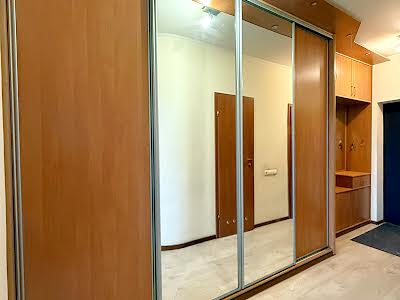квартира за адресою Анни Ахматової вул., 45