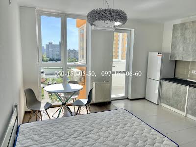 квартира за адресою Сім'ї Кульженків вул. (Петра Дегтяренка), 37
