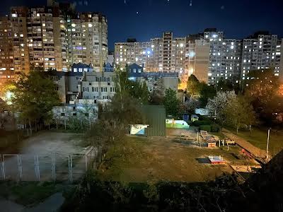 квартира за адресою Анни Ахматової вул., 5