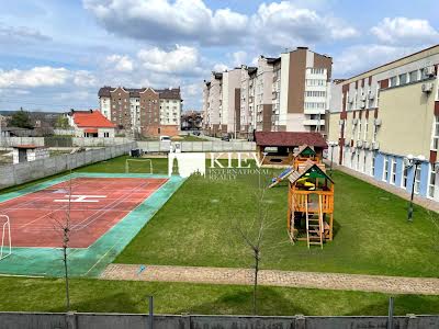 будинок за адресою Леоніда Каденюка вул.