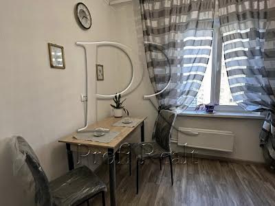 квартира за адресою Срібнокільська вул., 8