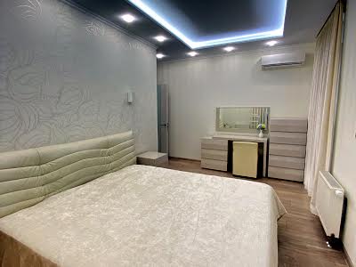 квартира за адресою Регенераторна вул., 4