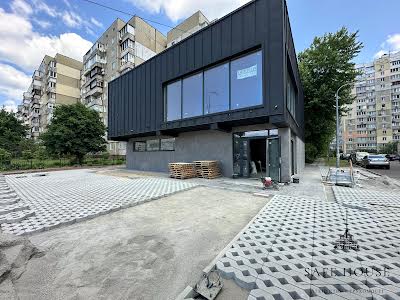 комерційна за адресою Ревуцького вул., 35а