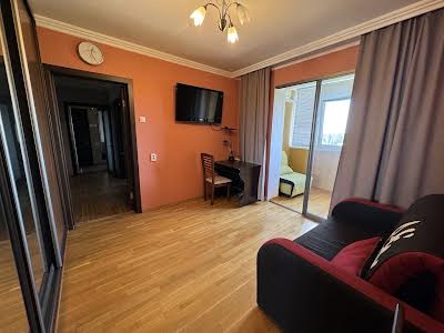 квартира за адресою Салютна вул., 42/46
