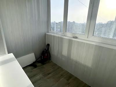 квартира за адресою Ревуцького вул., 11-В