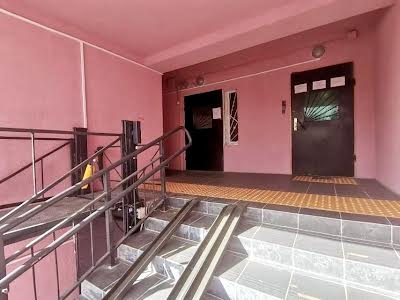 квартира за адресою Автозаводська вул., 61