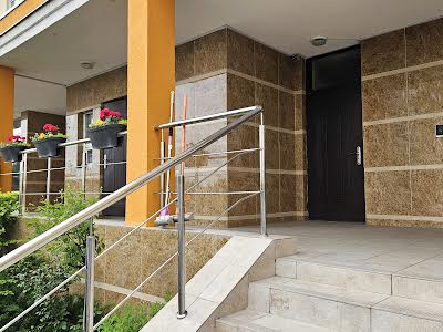квартира за адресою Сім'ї Кульженків вул. (Петра Дегтяренка), 35