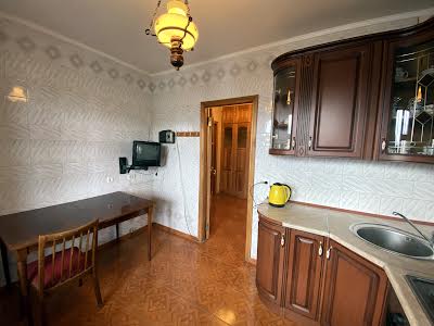 квартира за адресою Бережанська вул., 18