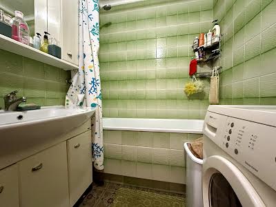 квартира за адресою Ревуцького вул., 44