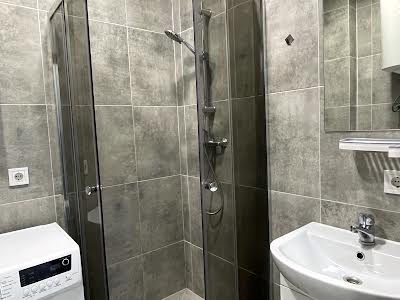 квартира за адресою Київ, Салютна вул., 2к4
