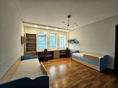 квартира за адресою Панаса Мирного вул., 8