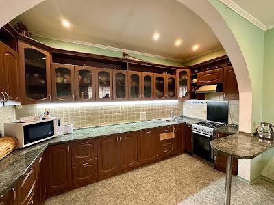 будинок за адресою с. Крюківщина, Квіткова вул., 3