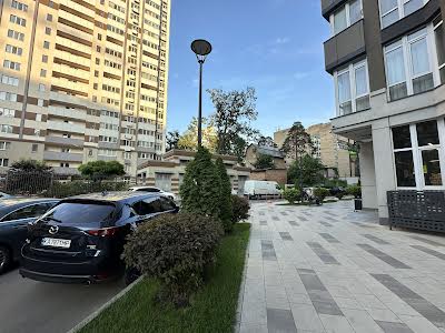 коммерческая по адресу Львівська, 15
