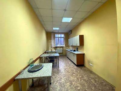 комерційна за адресою Біличанська вул., 44а