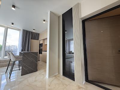 квартира за адресою Салютна вул., 2к18