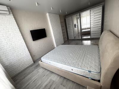 квартира за адресою Драгоманова вул., 10