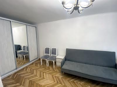 квартира за адресою Сергія Набоки пл., 4
