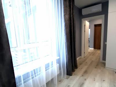 квартира по адресу Олександра Олеся ул., 8/17