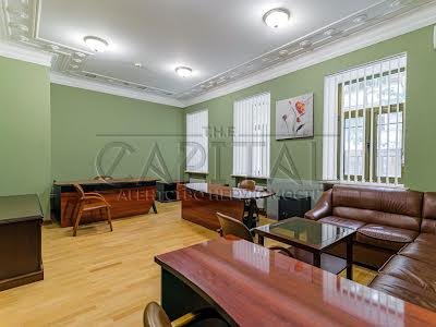 комерційна за адресою Липська вул., 10
