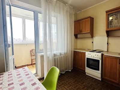 квартира за адресою Анни Ахматової вул., 43