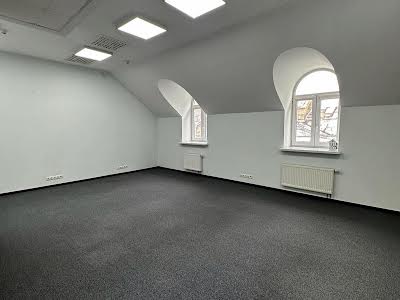 комерційна за адресою Івана Франка вул., 5б
