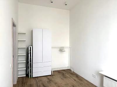 квартира за адресою Салютна вул., 2