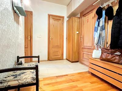 квартира за адресою Київ, Драгоманова вул., 17