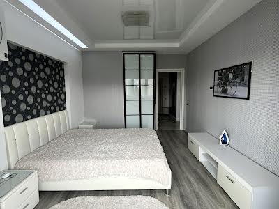 квартира по адресу Ревуцкого ул., 9