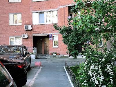 квартира за адресою Анни Ахматової вул., 13-Д