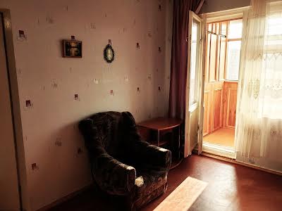 квартира за адресою Анни Ахматової вул., 25