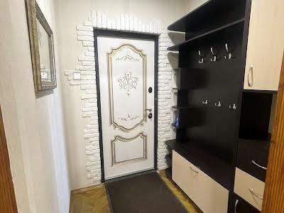 квартира за адресою Анни Ахматової вул., 4