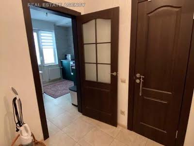 квартира за адресою Софії Русової вул., 7-А
